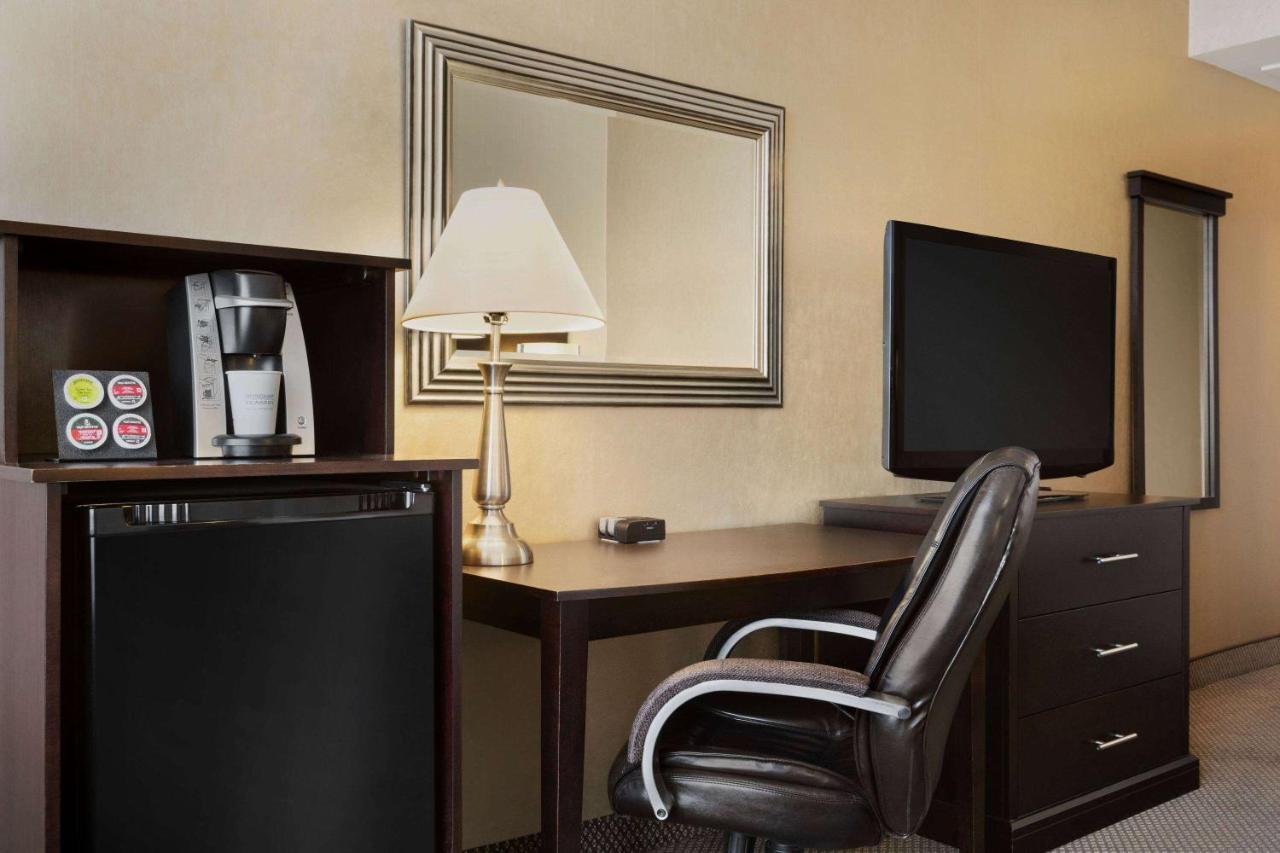 Travelodge By Wyndham & Convention Centre Hotel Ville de Québec