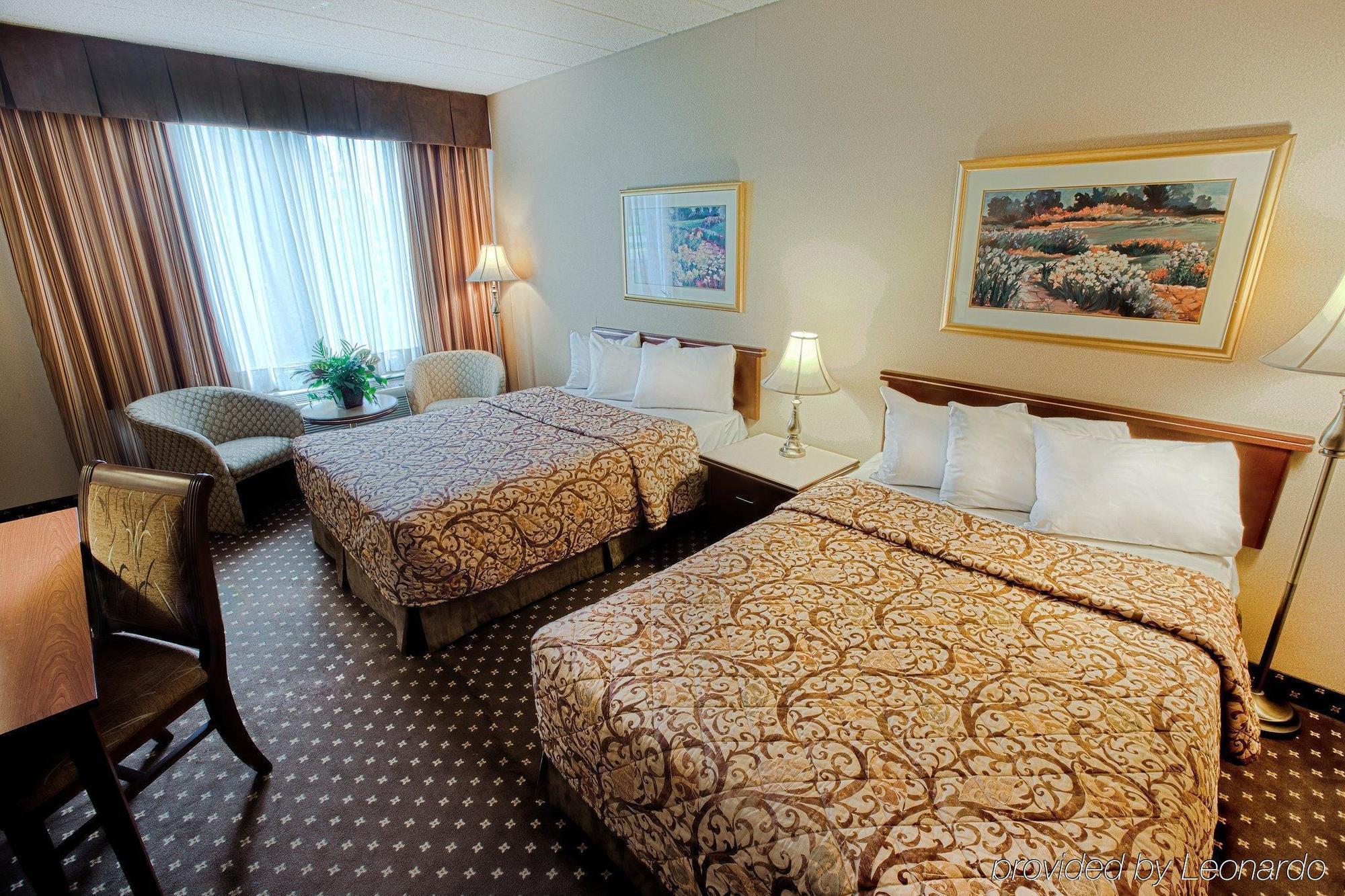 Travelodge By Wyndham & Convention Centre Hotel