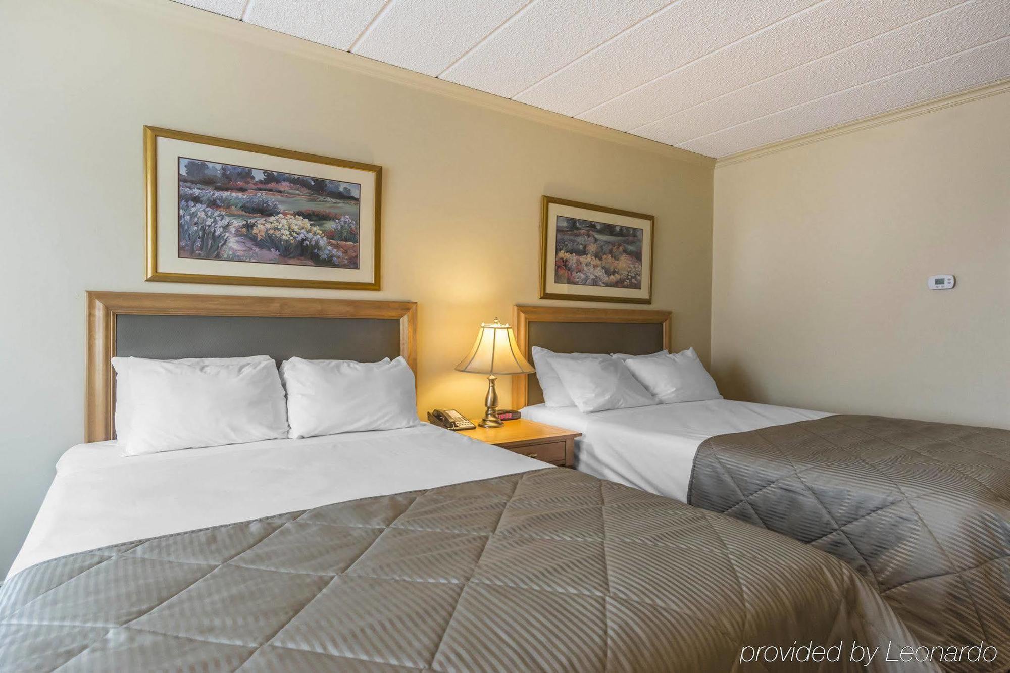 Hotel Travelodge By Wyndham & Convention Centre 3*