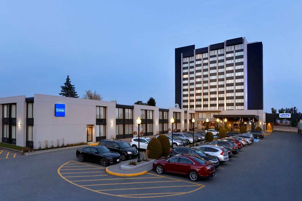 Travelodge By Wyndham & Convention Centre Hotel