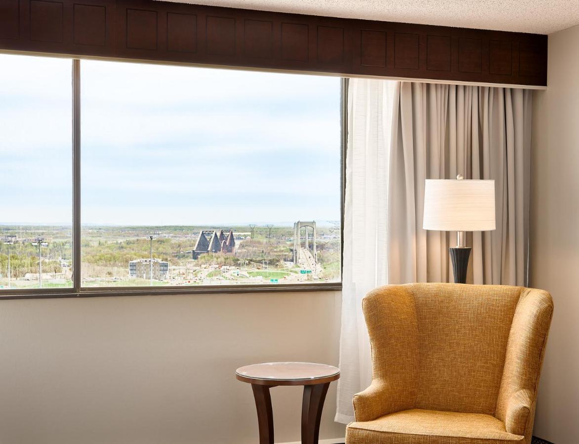 Travelodge By Wyndham & Convention Centre Hotel